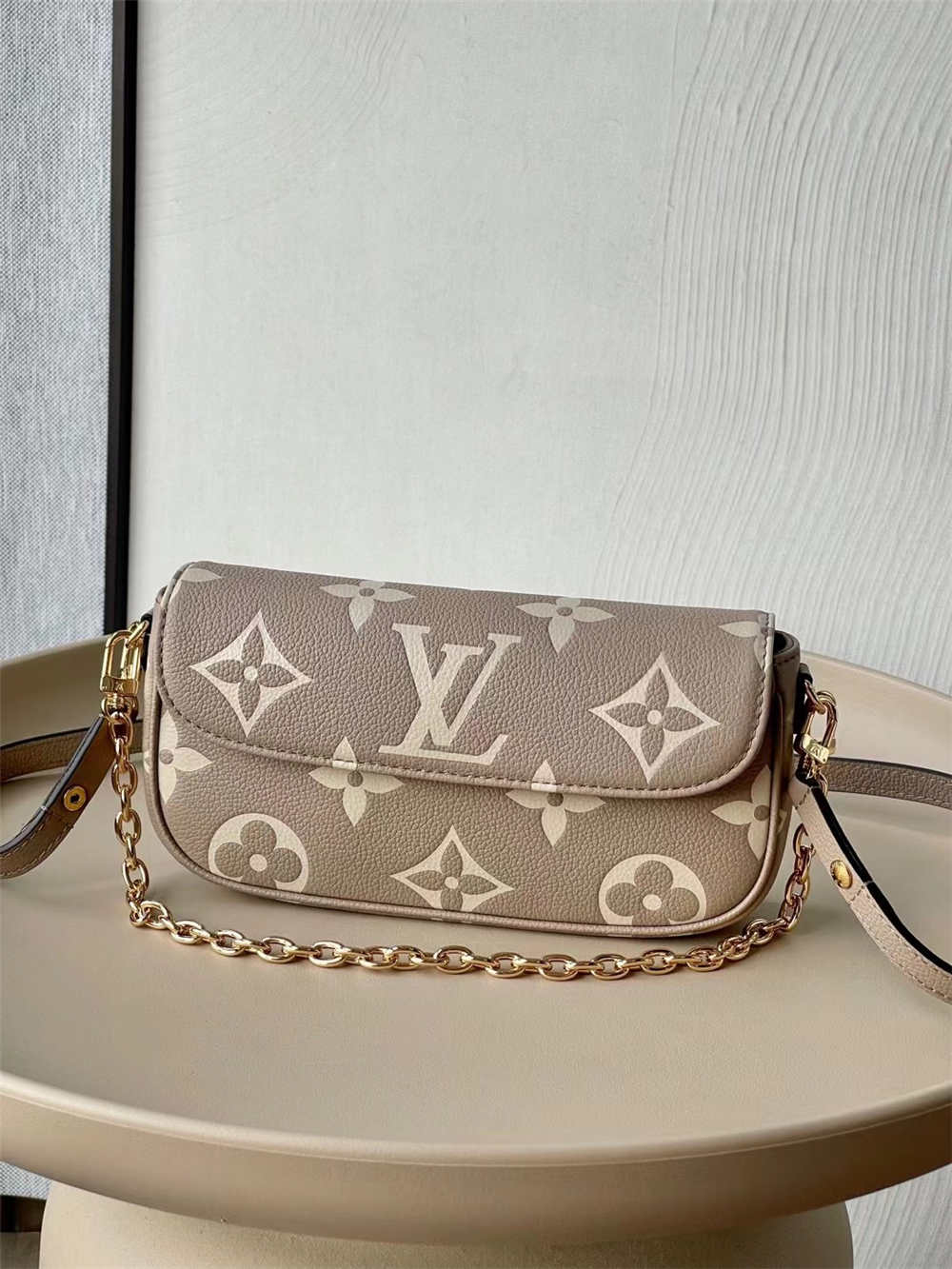 Louis Vuitton WALLET ON CHAIN IVY  M82210   size：23.5x12x4.3cm 2025 new 